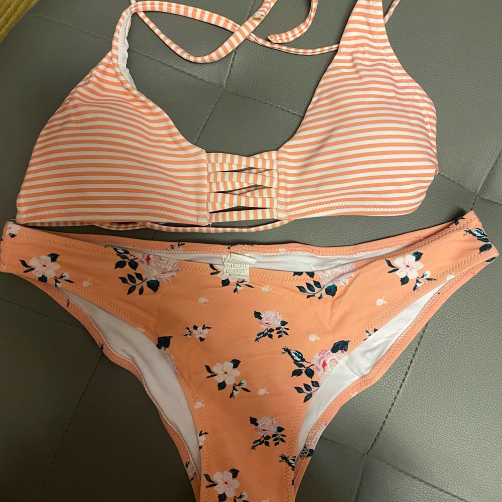 Cupshe bikini. Size M. Orange and white